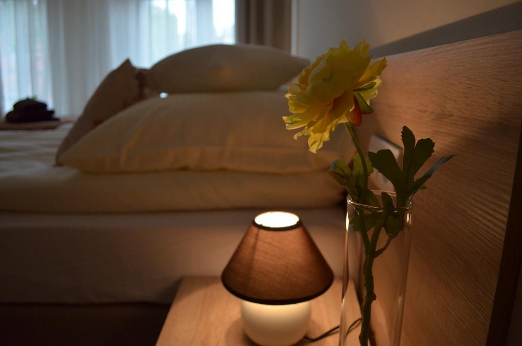 Royal Route 29 Comfort Rooms Krasków Eksteriør bilde