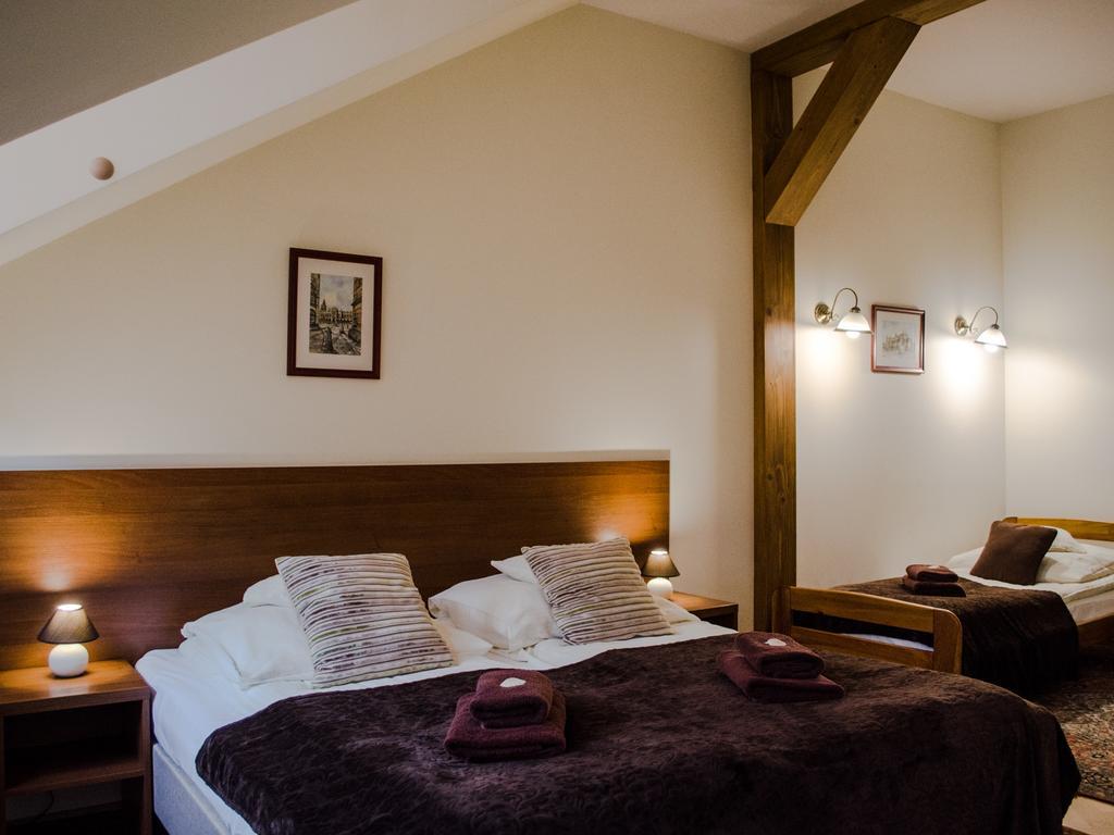 Royal Route 29 Comfort Rooms Krasków Eksteriør bilde