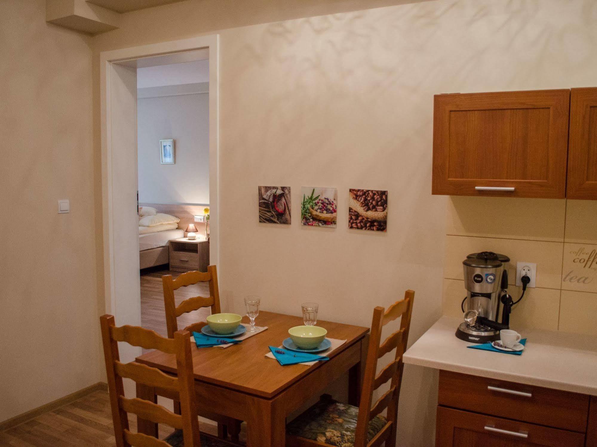 Royal Route 29 Comfort Rooms Krasków Eksteriør bilde