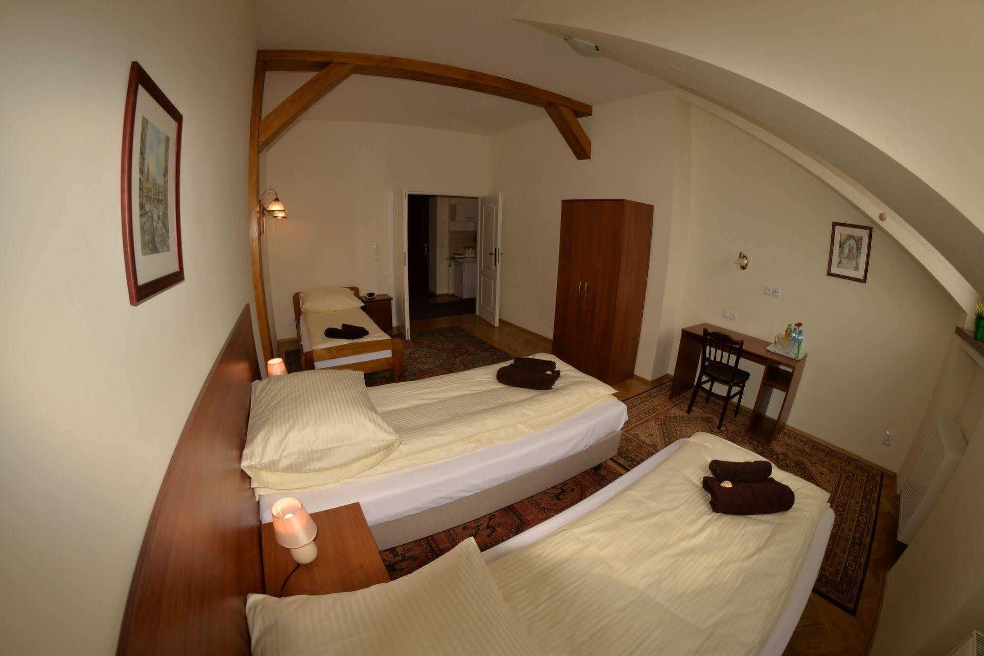 Royal Route 29 Comfort Rooms Krasków Eksteriør bilde