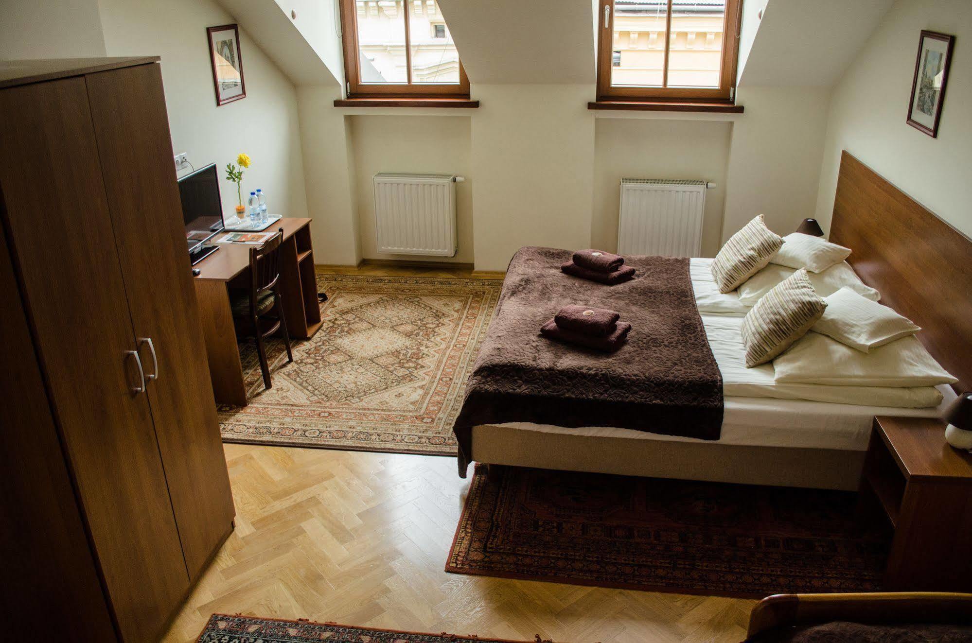 Royal Route 29 Comfort Rooms Krasków Eksteriør bilde