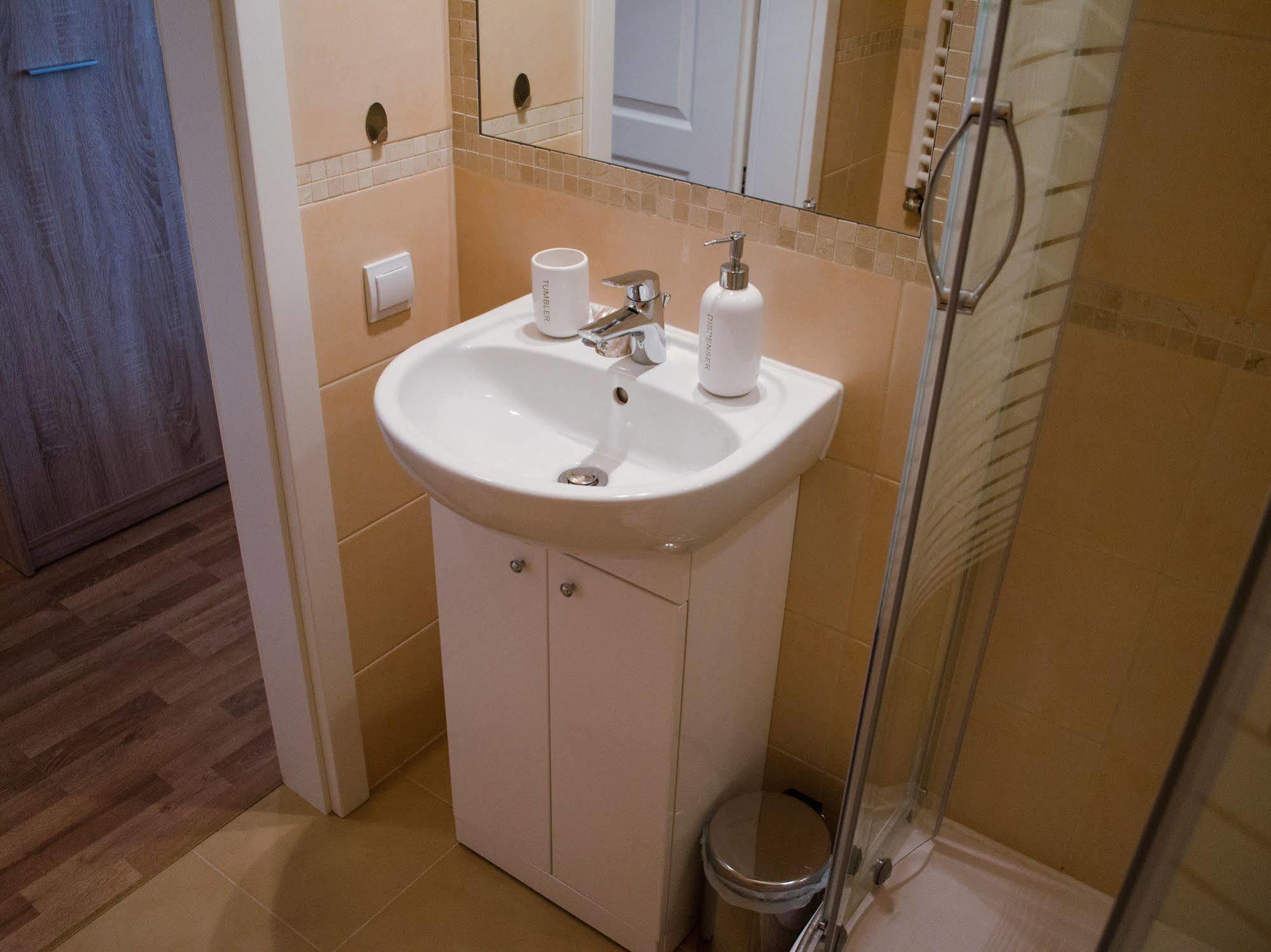 Royal Route 29 Comfort Rooms Krasków Eksteriør bilde