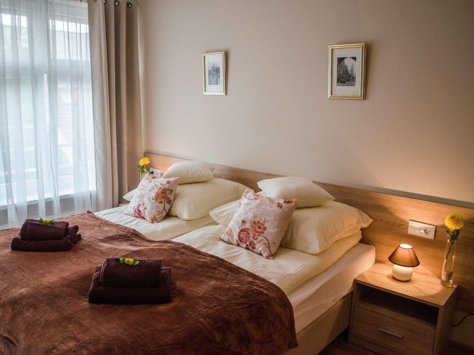 Royal Route 29 Comfort Rooms Krasków Eksteriør bilde