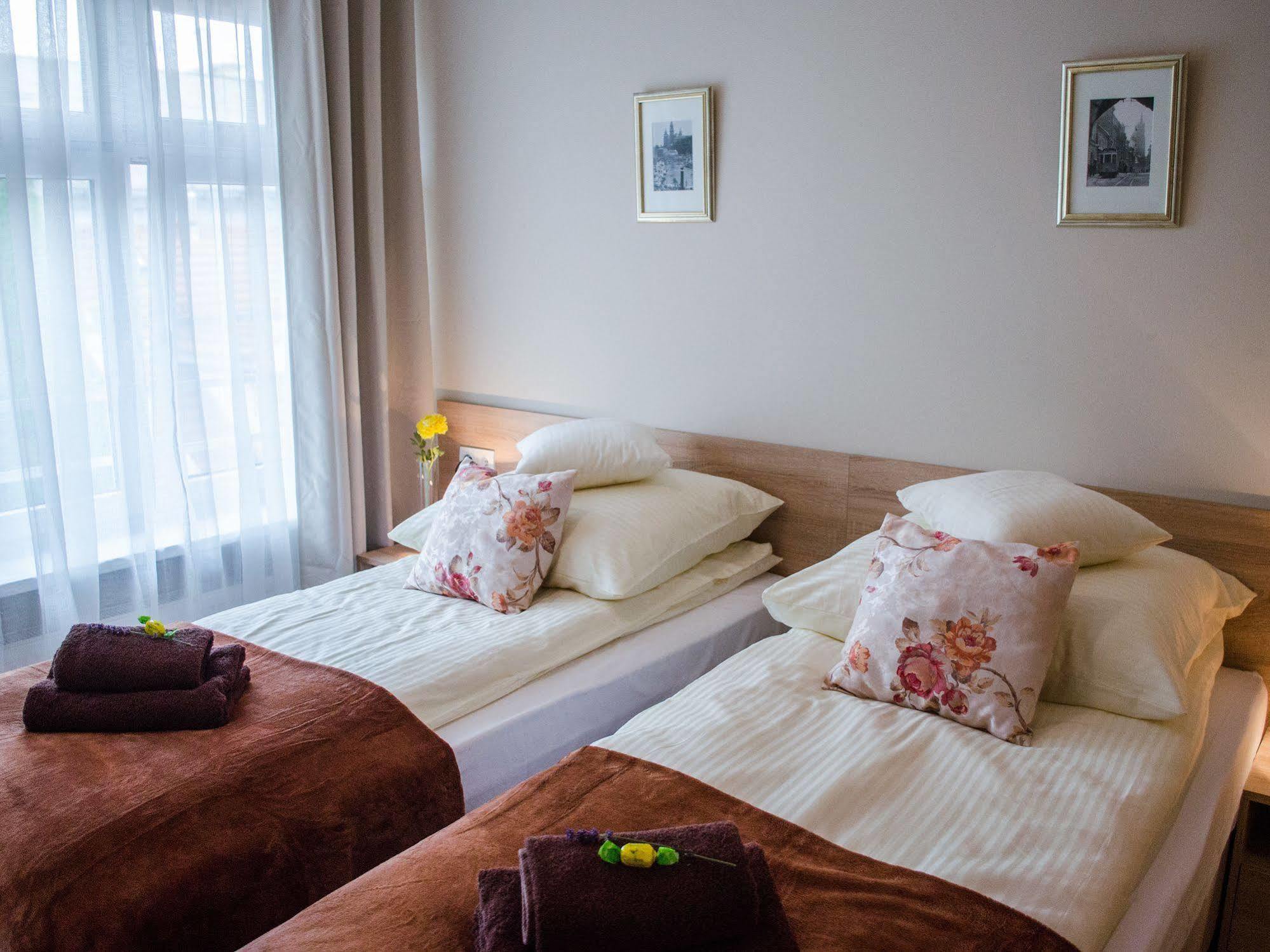 Royal Route 29 Comfort Rooms Krasków Eksteriør bilde